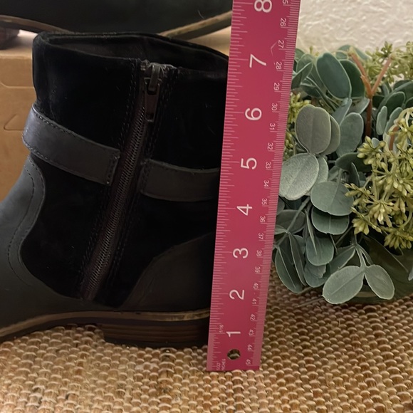 Clark Ultra Confort Collection ankle boot size 8. - Picture 3 of 8